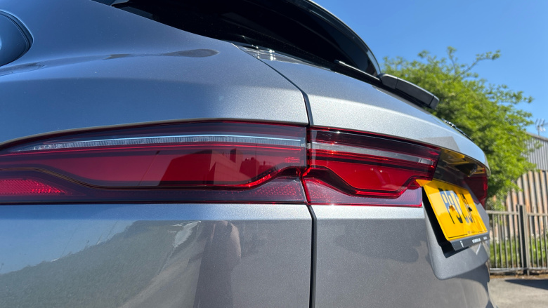 Jaguar F-Pace 2.0 D200 R-Dynamic SE Black 5dr Auto AWD Diesel Estate